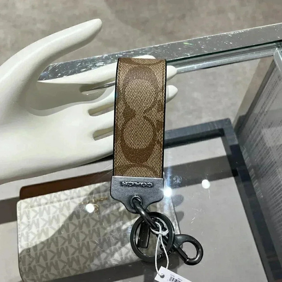 COACH Loop Key Fob In Signature Canvas CJ748 QBKHA - Picture 4 of 7